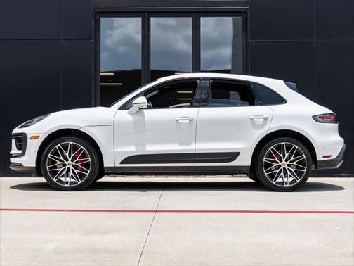 2022 Porsche Macan Base