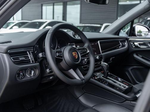Volcano Grey Metallic 2026 Porsche Macan Macan