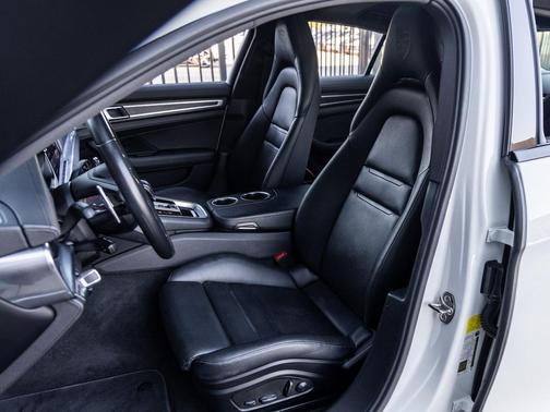 2022 Porsche Panamera Platinum Edition