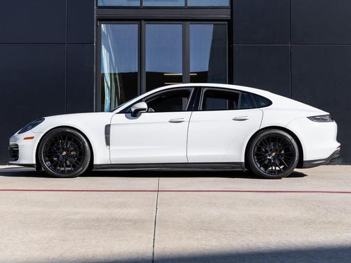 2022 Porsche Panamera Platinum Edition