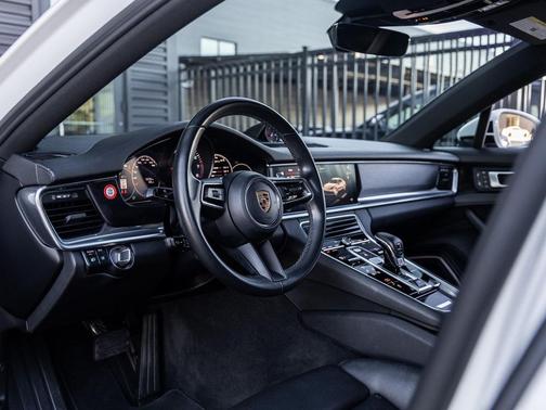 2022 Porsche Panamera Platinum Edition