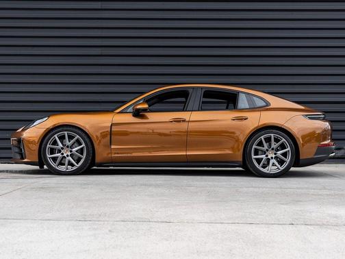 2025 Porsche Panamera 4