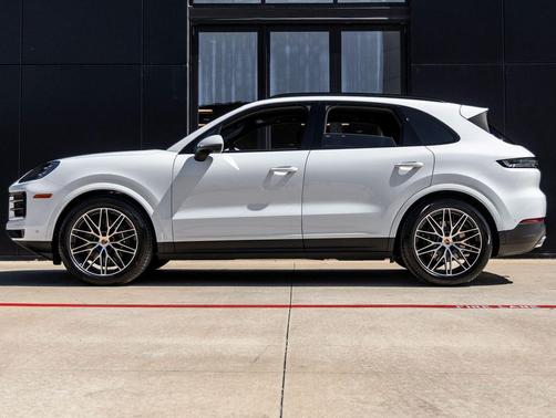 Carrara White Metallic 2026 Porsche Cayenne Cayenne
