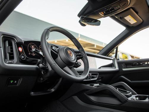 Carrara White Metallic 2026 Porsche Cayenne Cayenne