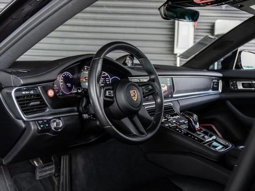 2022 Porsche Panamera 4 Platinum Edition