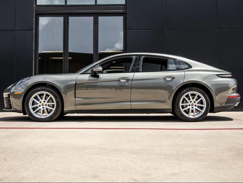 2025 Porsche Panamera 
