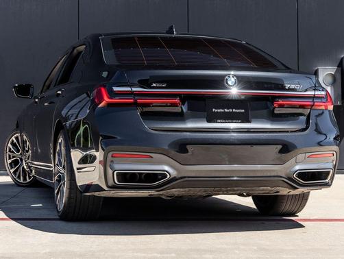 Black Sapphire Metallic 2021 BMW 750 i xDrive
