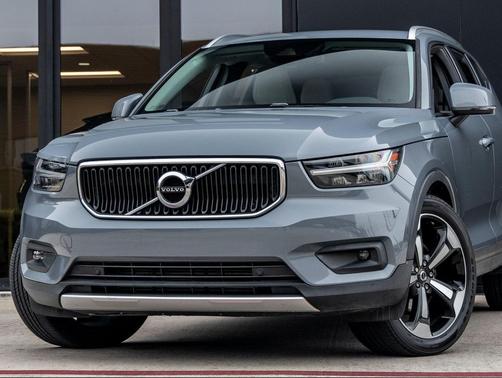 2021 Volvo XC40 T5 Momentum