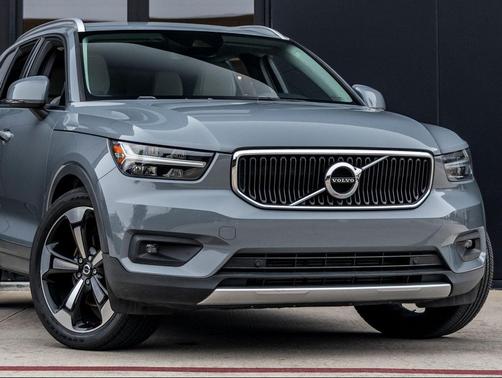 2021 Volvo XC40 T5 Momentum