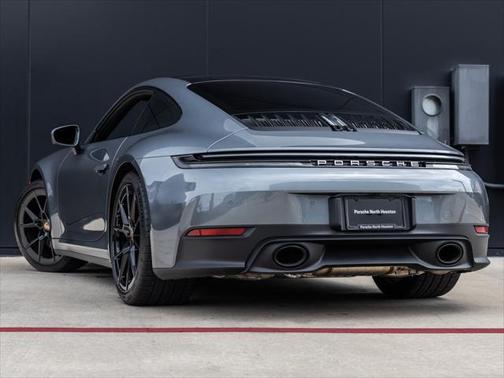 2025 Porsche 911 Carrera