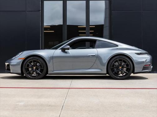 2025 Porsche 911 Carrera