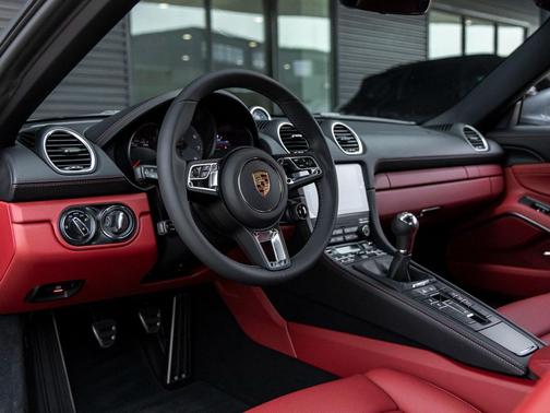 2025 Porsche 718 Boxster S