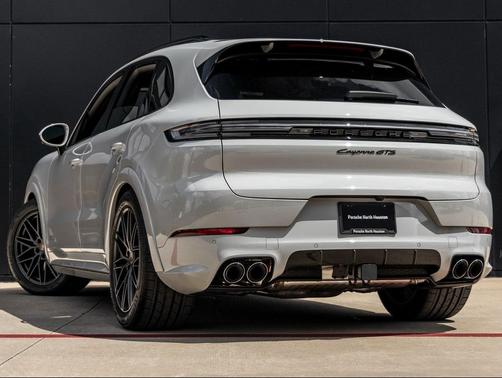 2025 Porsche Cayenne GTS