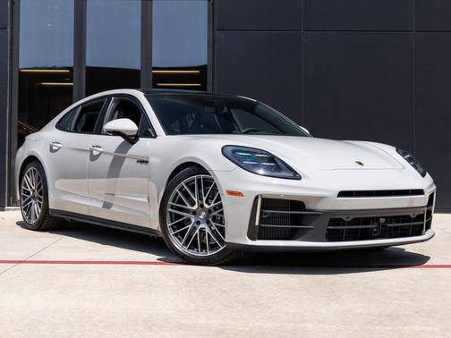 2026 Porsche Panamera 4