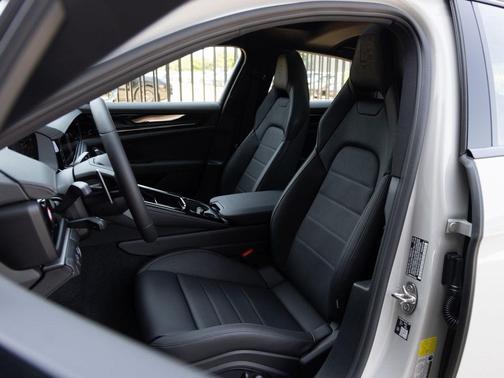 2026 Porsche Panamera 4