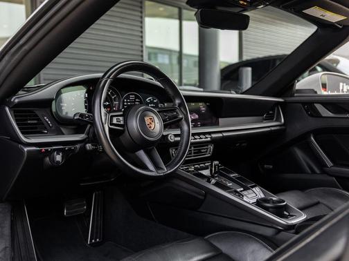 2020 Porsche 911 Carrera 4S Cabriolet