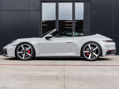 2020 Porsche 911 Carrera 4S Cabriolet
