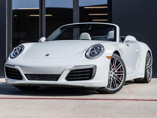 2019 Porsche 911 Carrera 4S Cabriolet