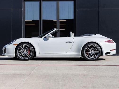2019 Porsche 911 Carrera 4S Cabriolet