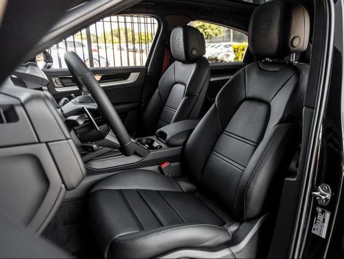 2025 Porsche Cayenne S