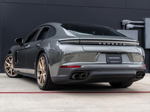 2025 Porsche Panamera E-Hybrid 4