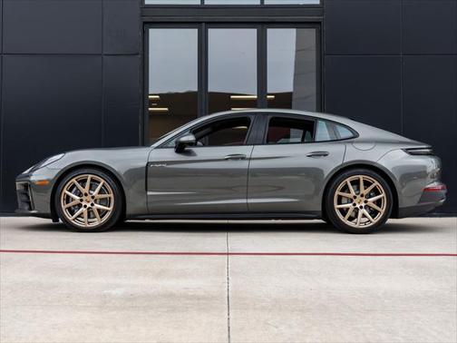 2025 Porsche Panamera E-Hybrid 4