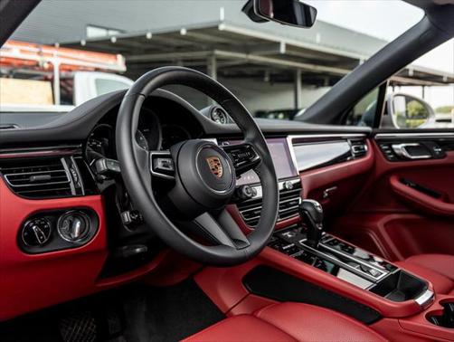 2025 Porsche Macan Base