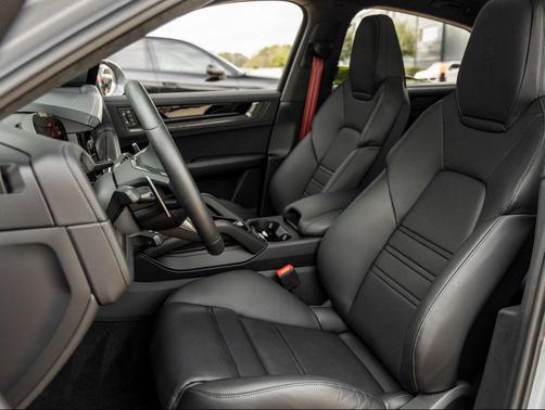 2025 Porsche Cayenne GTS