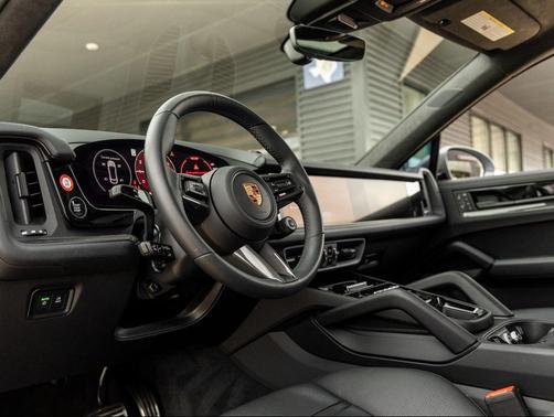 2025 Porsche Cayenne GTS