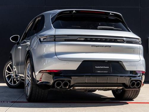 Dolomite Silver Metallic 2025 Porsche Cayenne GTS