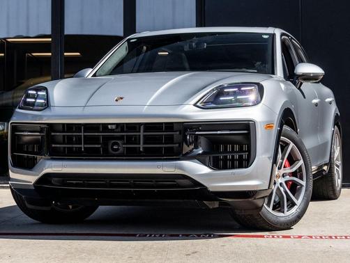 Dolomite Silver Metallic 2025 Porsche Cayenne GTS