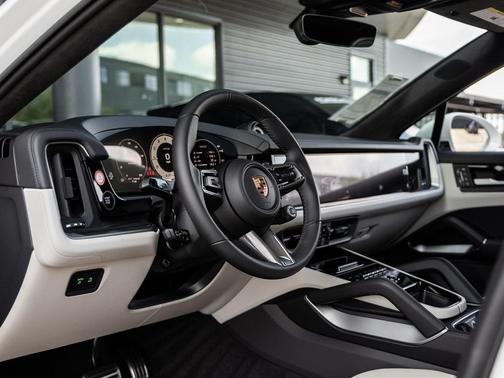 2025 Porsche Cayenne GTS