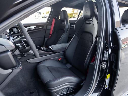 2026 Porsche Panamera GTS