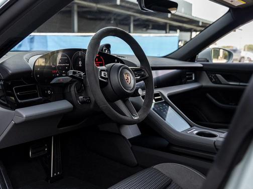 2025 Porsche Taycan 4S