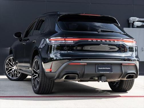 2025 Porsche Macan Base