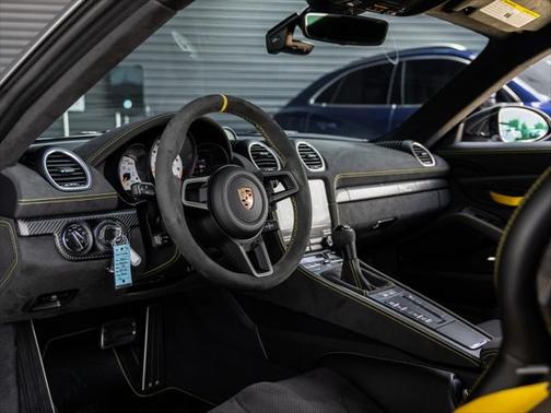 2024 Porsche 718 Cayman GT4 RS