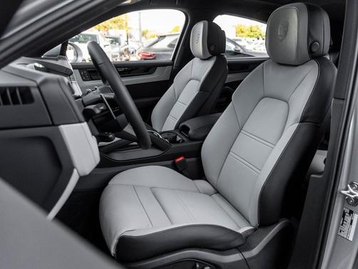 Dolomite Silver Metallic 2026 Porsche Cayenne Cayenne