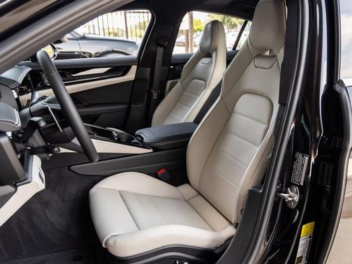 2025 Porsche Panamera 