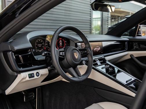 2025 Porsche Panamera 