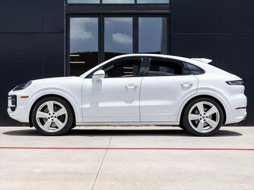2025 Porsche Cayenne GTS