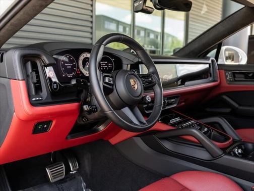2025 Porsche Cayenne GTS