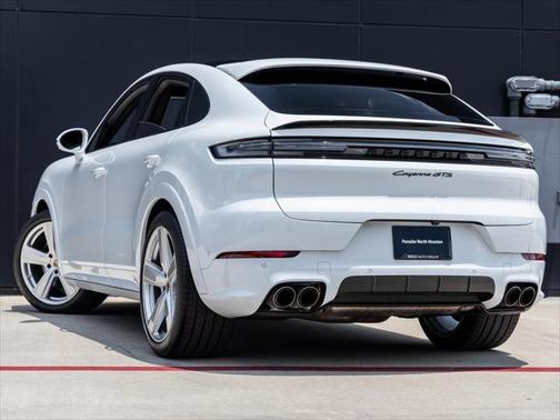 2025 Porsche Cayenne GTS