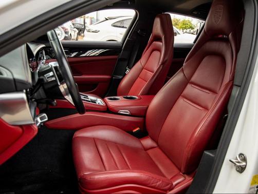 2020 Porsche Panamera 4