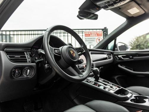 2025 Porsche Macan T