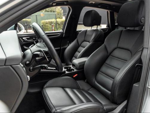 2025 Porsche Macan T