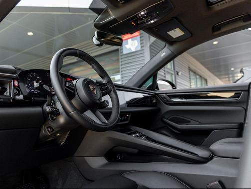 2025 Porsche Macan Electric