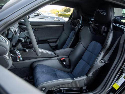 2025 Porsche 718 Cayman GT4 RS