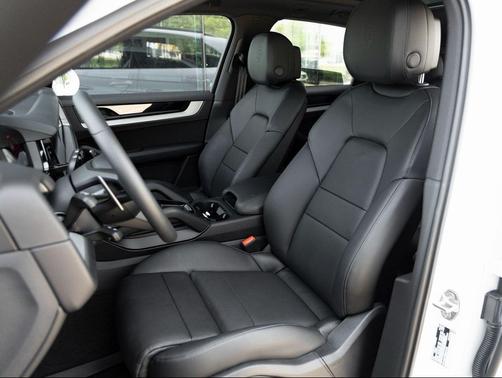2025 Porsche Cayenne Base