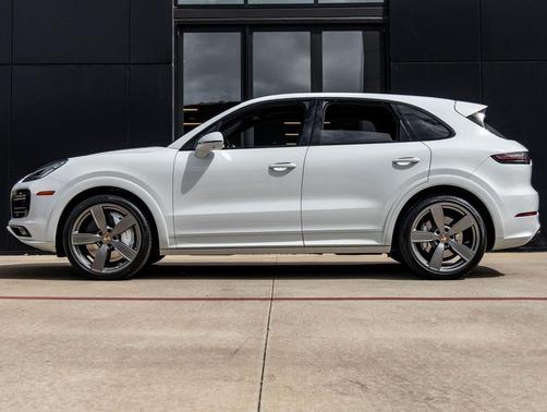 Carrara White Metallic 2023 Porsche Cayenne Turbo