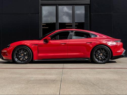 2025 Porsche Taycan GTS